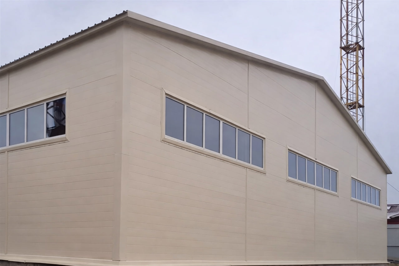 Вертикальная угловая сэндвич-панель из минеральной ваты